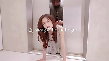 @hotbabegirl身體卡在電梯洞口被無套中出 SWAG.live DMX-0054