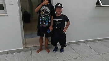 Pitoco chegou junto da ninfeta e quer meter o ferro - Jasmine Santanna