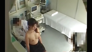 そこそこ美乳の23歳金髪ギャル・接客業アカネさん