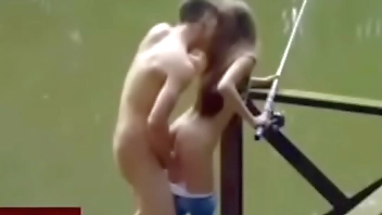 Ensinando minha irmã a pescar com minha vara