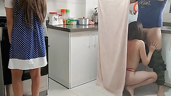 Mi Amiga me descubrió Cojiendo con su marido en la cocina