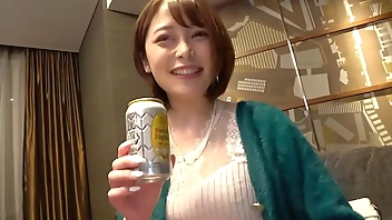 【秒イキさせるレベルのフェラテクを持つG乳人妻デリヘル嬢 第一部】イヤホン推奨のジュボジュボバキュームフェラで耳まで気持ちいい痙攣絶頂するほど欲求不満な人妻に勝るものなし