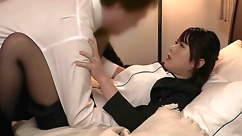 スレンダー新人女子社員と巨漢上司の地方出張。なんと宿泊先のホテルはまさかの相部屋!?狂った上司が夜から朝まで種付けプレス!! Part1