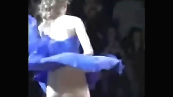 Taylor Swift goes naked on stage