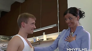 Sinfully cougar gets muff licked and fucked