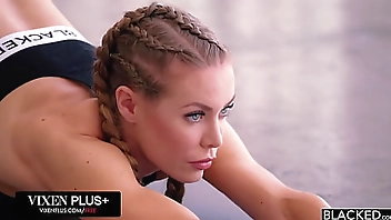 VIXENPLUS Nicole Aniston's UNFORGETTABLE 1ST IR