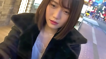 [English dubbing] She is overwhelmingly beautiful with a face deviation of 99! An ideal couple dating in Chinatown after a long distance relationship!