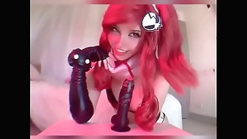 Belle Delphine cosplay y dildo