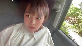 車が左右に揺れるほどSEXをしている付き合って1ヶ月目のカップル。