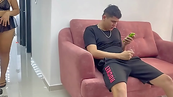 Si no me follas duro le contaré a mi marido que te masturbas con mis fotos. Madrastra MILF latina recibe dura cogida por golosa. H.L.