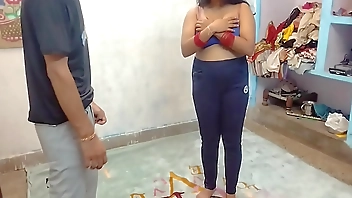 Student jaldi aa gya teacher kapde badal rhi thi fhir chudai ho gai