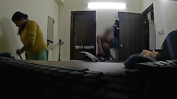 wife sucking dick infront of maid