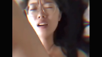 精品反差眼鏡娘，大聲要求射嘴裏