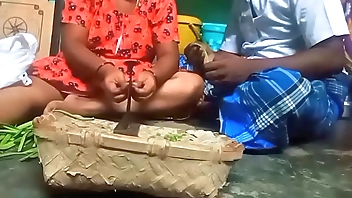 Tamil aunty vigitabl cutting uncle boobs pressing