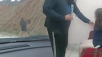 Viejo Encuentra a Morrita putipobre de colonia marginal y le ofrece dinero por usarla como bolsa de semen, jovencita real, no fingido 18 yo - SUBTITULOS en inglés