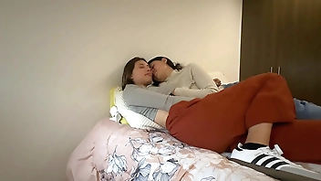 La novia lesbiana rubia de mi mejor amigo sabe como consolarme