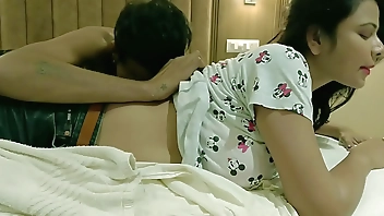 भारतीय खूबसूरत गर्लफ्रेंड बनाम 18 साल का बॉयफ्रेंड! डेटिंग सेक्स