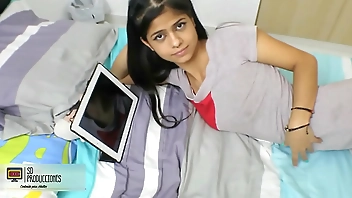 Por equivocación me tomo una pastilla de viagra y me hermanastra me ayuda con el efecto