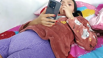 Rosibel, the stepdaughter most desired by her stepfather, takes off the condom so that it ends up inside her pussy