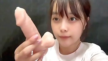 どうしてもおちんちんでえっちしたくなっておもちゃのチンチンで気持ちいオナニーしちゃいました…