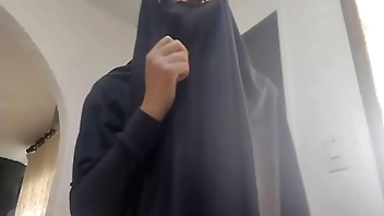 Arab MILF Masturbates Squirting Pussy To Rough Orgasm On Webcam While Wearing Niqab Porn Hijab XXX