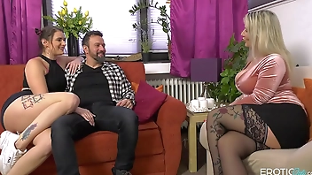 I CONVINCE MY BOYFRIEND TO HAVE A THREESOME WITH HOT MATURE MOM