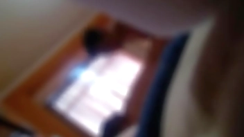 ESPOSO DEJA UNA CAMARA ESCONDIDA EN MI CUARTO Y VE COMO SU AMIGO ME COJE