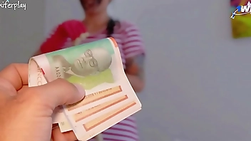 Jefe folla con su empleada del servicio y es pillado por su esposa