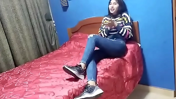 Conocí a una chica en el mall me la llevo con engaños y la follo por un rico intercambio