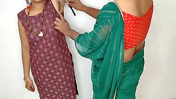 कोमल ने लेडिज पार्लर वाली को बुलाया और वो निकली किन्नर उस से चुदवाय