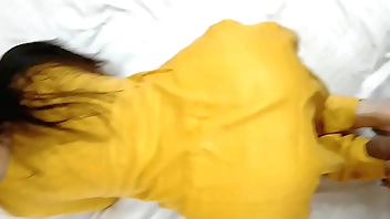 Indian auntie big ass fucking in doggy style