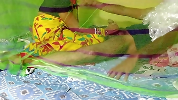 जवान बहू ने ससुर को लैंड हिलाते देखा फिर बड़ा लंड देख के चुदवा लिया