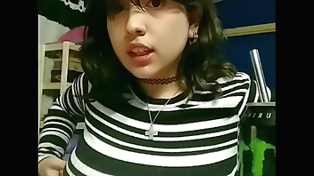 Mujer tetona se saca las saca