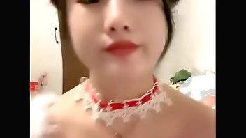 甜美肉嘟嘟美女！玩起来超级骚！无毛骚穴双洞齐插，翘起大肥臀後入爆菊，假屌椅子上骑坐   国产网约高端外围