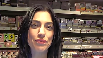 Sabrina, italienne de 30ans, à la libido explosive Part 1