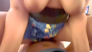 เย็ดคาผ้าถุง หีอย่างสวย