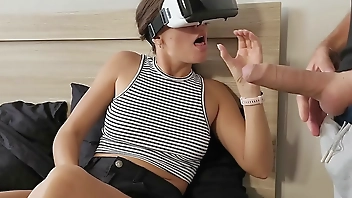 Stepmom gets first impressions from VR glasses