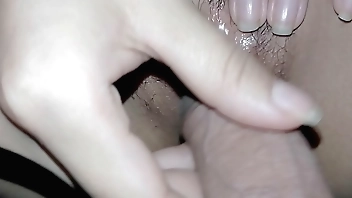 Casero con mi hermanastra, me la cojo por primera vez cuando todos se van