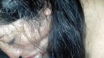 Mi Vecina puta me chupa la polla y es follada a cambio de la clave del internet