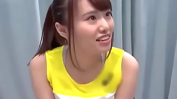 【マジックミラー号】巨乳なアスリート女子大生が手マンで濡らされてインタビューされながら生挿入！