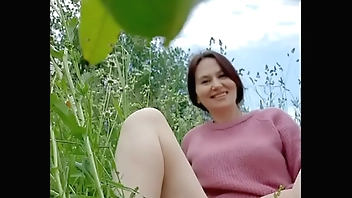 Naked horny MILF in a chamomile field masturbates, pisses and wards off a wasp / Angela-MILF