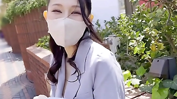 パート1【上品な顔してド淫乱な美巨乳歯科衛生士に3連続射精】奥さんより気持ちよくしてあげたい…大好きな彼の為ならなんでもしちゃういいなりお姉さん/形○ハリ○大きさ○三拍子そろった極上おっぱいをブルンブルン揺らして中出しSEX！/お風呂で密着ご奉仕→立ちハメ追い中出し！/電マで高まった子宮をチ●ポで突かれて連続潮吹きアクメ！【しろうとハメ撮り＃みずね＃26歳＃歯科衛生士】