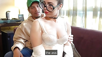 Latino does a favor for the secretary in exchange for getting his nationality.