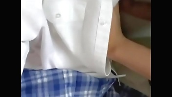 Colegiala ( 18) . Me follo a la tímida de la clase.