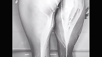 THE BRUNETTE CHANGED A COCK FOR A BIG DILDO AND SWALLOWS IT ALL