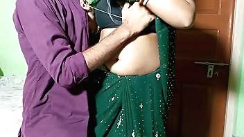 शर्ट की बटन सिलाई करने के बहाने भतीजे ने आंटी को चोदा ! हिंदी ऑडियो