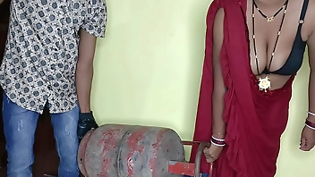 Bhabhi ji ka cylinder khatm Ho Gaya cylinder wala Ghar Mein Aakar bhabhi ji Ko Chod Dala