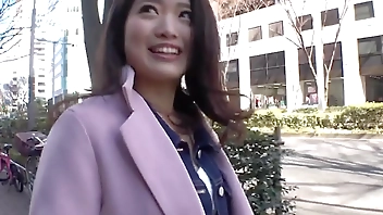 【SSS級美女】20歳【性格良すぎ】映画館の受付あずさちゃん参上！可愛い過ぎる彼女の応募理由は『私のエッチ見て興奮してくれると嬉しいかなって…』人に感動を与える映画が好きで、自分も人に感動を与えたくなった！？でAV出演！【着痩せ隠れ巨乳】Eカップ！【乳首コリコリ】大好き！【清純美女】なのにチ○ポ好きで【バキュームフェラ】デカチン挿入されて感じまくるが相手を気遣い『私のマ○コ気持ちイイですか…？』そんな顔してそんなこと言う！？全てが奇跡的な【圧倒的超絶美女】https://bit