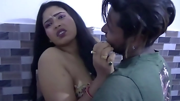 देसी भाभी ने काले लड़के के साथ किया सरप्राइज़ सेक्स! स्पष्ट ऑडियो के साथ