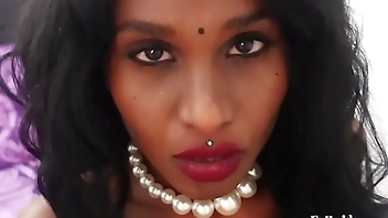 Indian MILF wants to be impregnated!